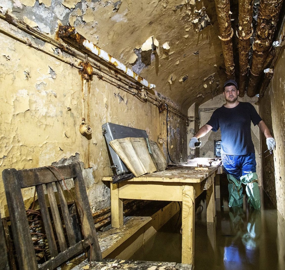 Диггер показал фото затопленного бункера связи в подземелье Самары