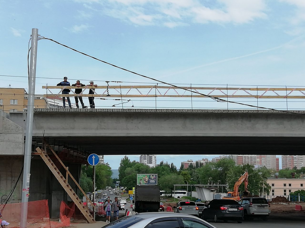 В Самаре со строящегося моста на Ново-Садовой упал рабочий