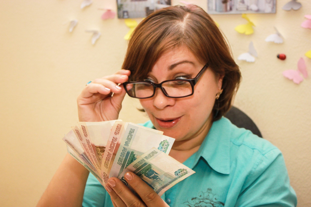 Не в деньгах счастье: Самарская область скатилась в рейтинге зарплат