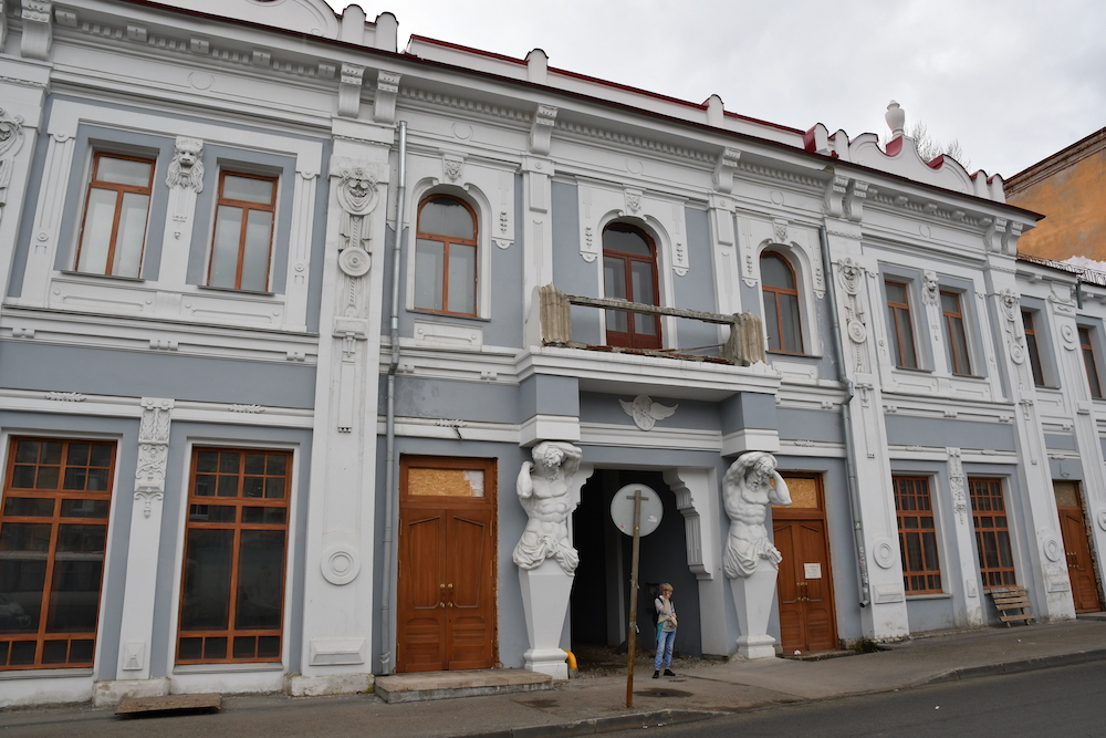 Подрядчик сорвал контракт на реставрацию Дома с атлантами на сумму 155 млн рублей