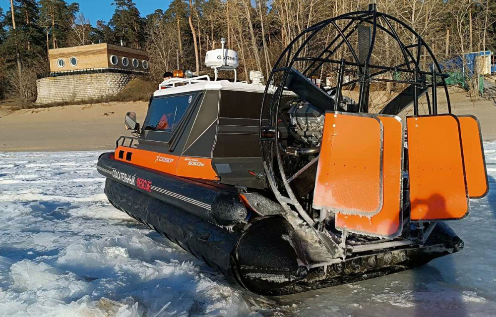 В Самарской области спасли рыбаков на отколовшейся льдине