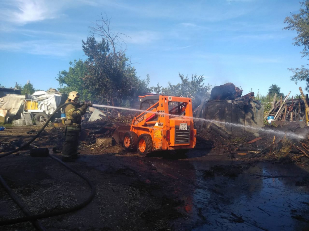 В Зубчаниновке произошёл пожар на заброшенной даче