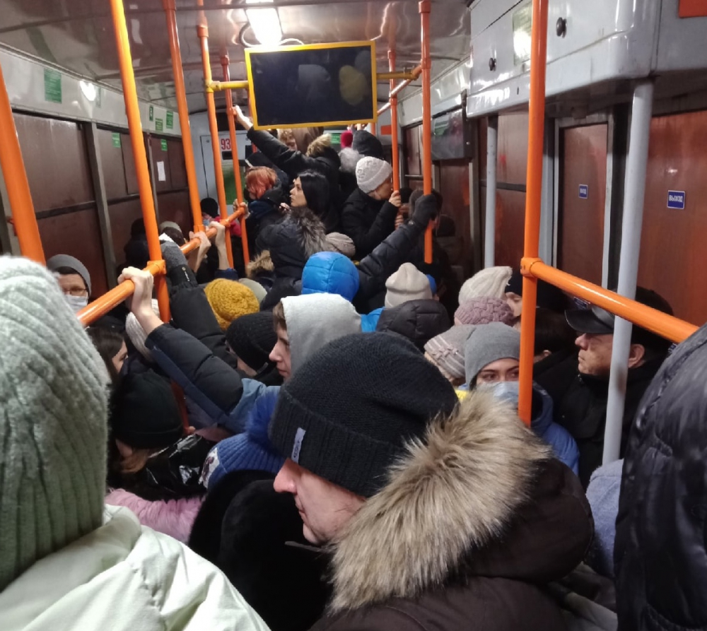 Самарцы жалуются на давку в трамваях и отсутствие достаточного количества машин на маршрутах