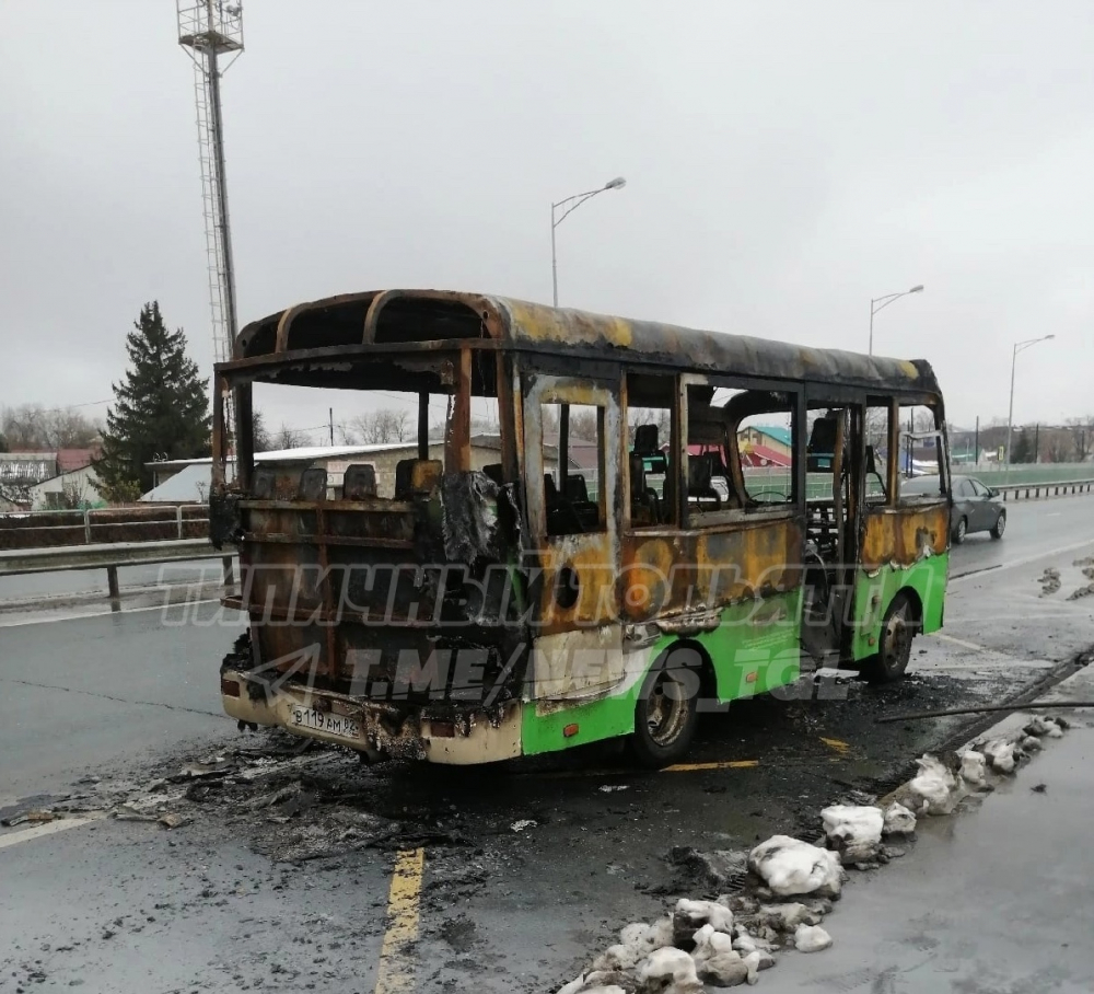 В Самаре прямо на ходу загорелся автобус