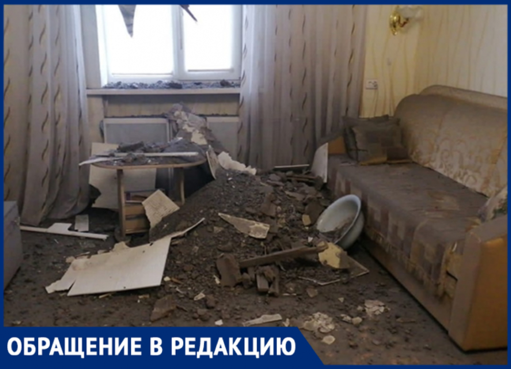 «Пришлось ночевать среди обломков и кучи мусора»: в Советском районе чердачные перекрытия свалились прямо с потолка квартиры