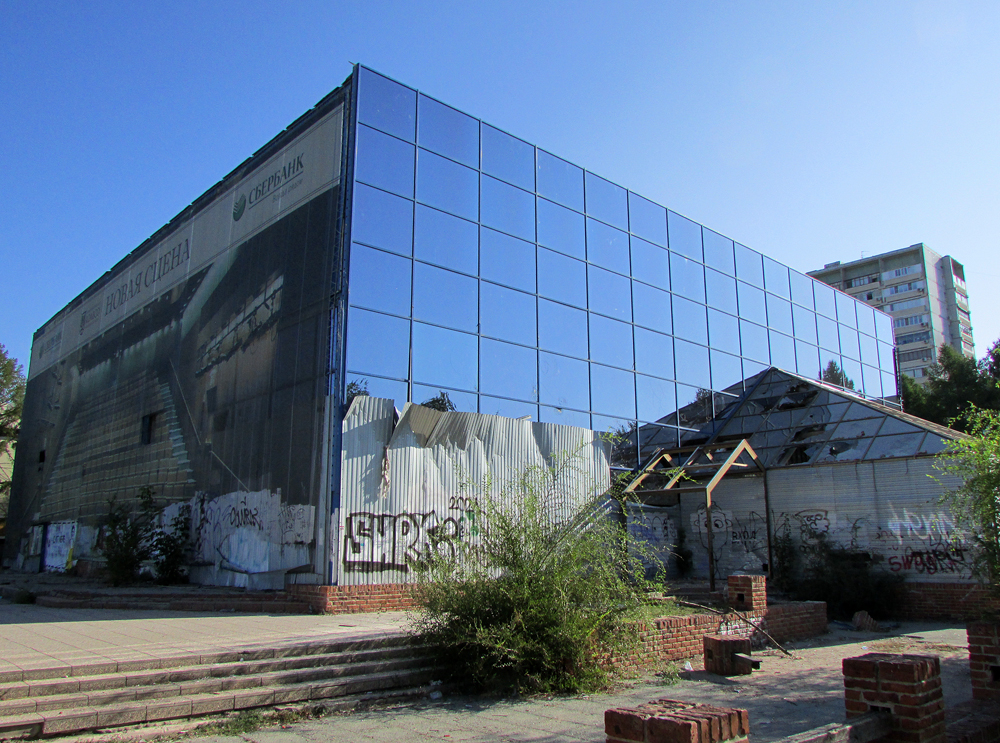 Здание заброшенного кинотеатра в Тольятти, где недавно пострадал ребёнок, могут снести