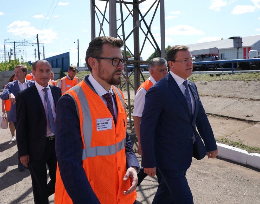 «Достойная смена!»: глава Самарской области поздравил тружеников железной дороги с праздником