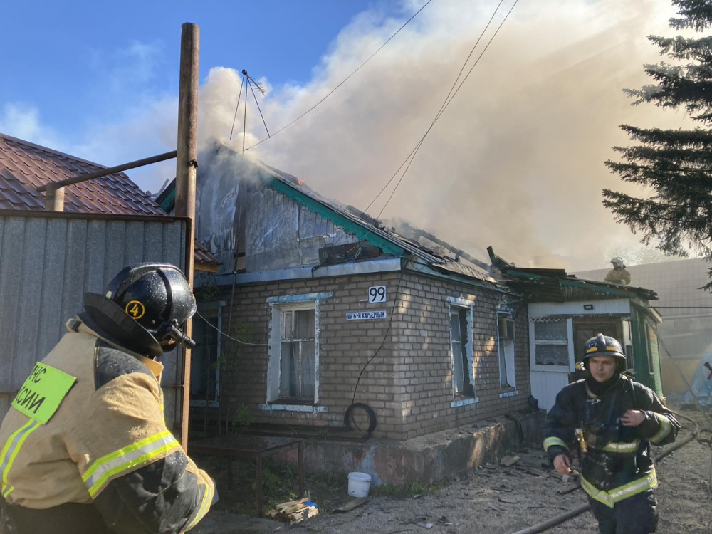 В частном доме Железнодорожного района Самары вспыхнул пожар