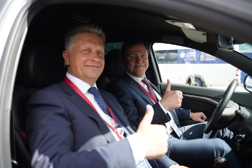 Самарский губернатор Азаров первым в России может сменить служебную Audi на Lada Vesta