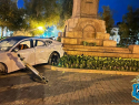 Пьяный водитель влетел в памятник Ленину на площади Революции в Самаре