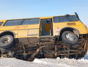 В Большечерниговском районе автобус со школьниками слетел в кювет
