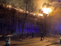 В Самаре пожар вновь охватил старинный дом Челышева. Спасателям объявили повышенный уровень риска