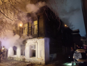 В Самаре горит двухэтажный дом на улице Садовой