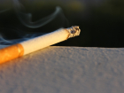 Жильцы могут через суд требовать запретить курение на крыльце своего дома