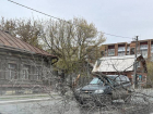 Поваленные деревья и сорванные крыши: в Самарской области разгулялась стихия 