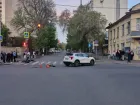 В Самаре 18-летняя девушка на кроссовере сбила 22-летнего мопедиста