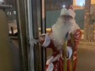 «Радость хоть какая-то!»: в Самаре Дед Мороз водит трамвай №4