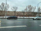 «Потёмкинские кучи»: в Самаре огромные горы снега в центре города засыпали песком