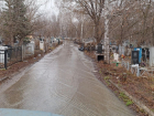 «Вода течёт в овраг, отравляя землю»: Зубчаниновское кладбище затопило канализацией