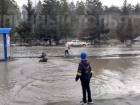 Тольяттинские школьники купаются в лужах