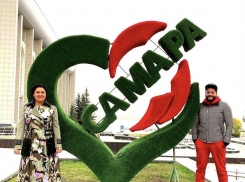 Знаменитая певица Анна Нетребко прогулялась по Самаре и сфотографировалась с поклонниками