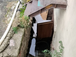 На улице Ново-Садовой в Самаре затопило подвалы дома