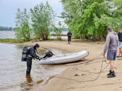 Водолазы расчищают дно в районе самарских пляжей