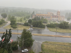 Гроза в Самарской области: города накрыло ливнем с градом и ураганом