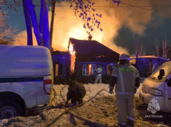 На улице Буянова в Самаре сгорели два старых дома 