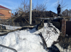 На пожаре в частном доме в Тольятти погибли три человека, в том числе 5-летняя девочка