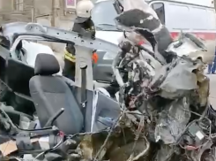 Водитель автомобиля каршеринга, «обнявший» столб в центре Самары, был трезв