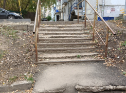 Самарцы жалуются на разбитые лестницы