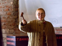 «Продавали кирпичи, гвозди и строительные каски»: в Самаре прошёл необычный арт-аукцион