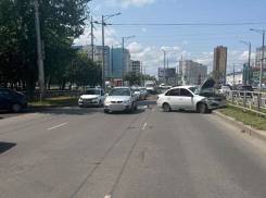 В Самаре «Гранта» спровоцировала ДТП, въехав в «Сузуки»
