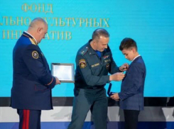 Школьника из Самарской области наградили в Москве за спасение тонущего мальчика