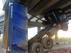 В Самарской области самосвал протаранил стройку Климовского моста