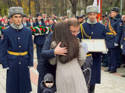 Губернатор Самарской области открыл памятники Героям России, погибшим на Украине