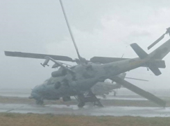 В Сызрани ураган опрокинул военный вертолёт
