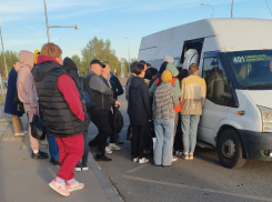 «Уехать можно только с конечной»: жители Волгаря и Южного города-2 пожаловались на транспорт