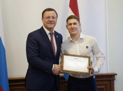 Дмитрий Азаров поздравил Эдуарда Латыпова с олимпийскими медалями