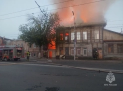В Самаре ночью сгорели три старых здания
