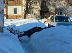 «Тихо шифером шурша»: в Самаре крыши сносит вместе со снегом