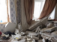 После хлопка газа в квартире во время ремонтных работ в тяжёлом состоянии госпитализированы 4 человека