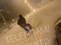 В Самарской области сноубордист катался на доске прямо по проезжей части