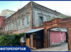 Гуляем по старой Самаре, где покосившиеся деревянные домишки соседствуют с обшарпанными особнячками