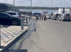 На причале в Самаре канализационные стоки текут в Волгу 