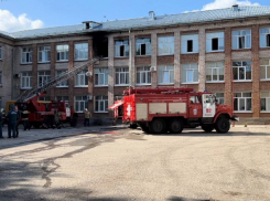 Из-за пожара в школе в Отрадном эвакуировали 760 человек