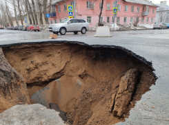 Самара 3D: огромная яма образовалась на пересечении проспекта Юных Пионеров и Металлистов