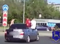 В Самаре наказали водителя «Приоры» за опасное вождение с пассажирами на дверях