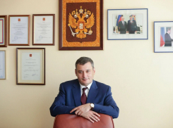 Мерзость и шабаш: Александр Хинштейн высказался о «голой» вечеринке Насти Ивлеевой